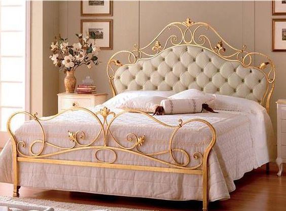 giường ngủ sắt phong cách hoàng gia