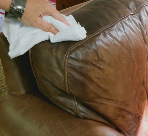 cách đánh bón sofa da tại nhà