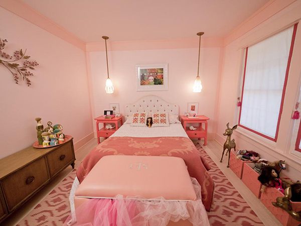 phòng ngủ màu hồng đào đơn giản