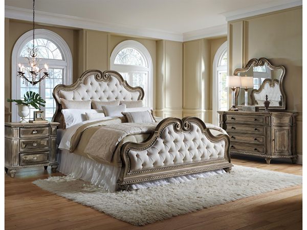 giường ngủ queen size phong cách hoàng gia