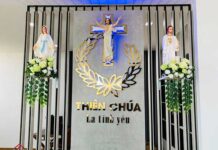 20 Mẫu Bàn Thờ Chúa Đẹp Bằng Gỗ Treo Tường Trong Gia Đình
